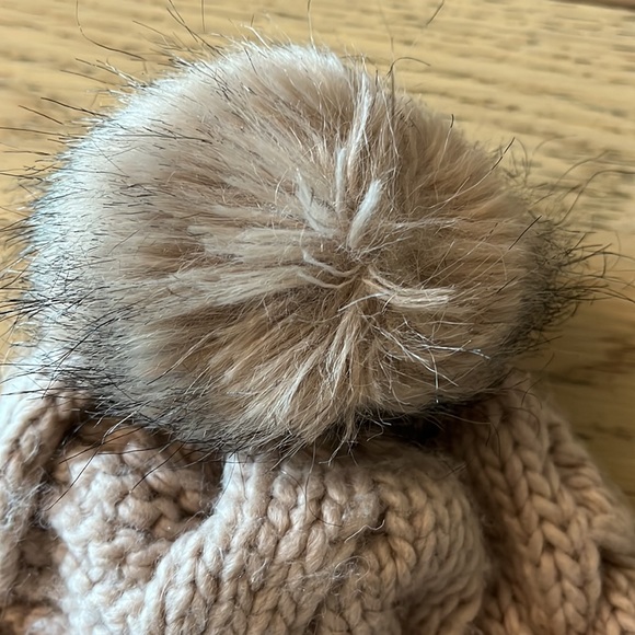 H&M Pink Cable-Knit Hat with Pompom - Picture 3 of 4